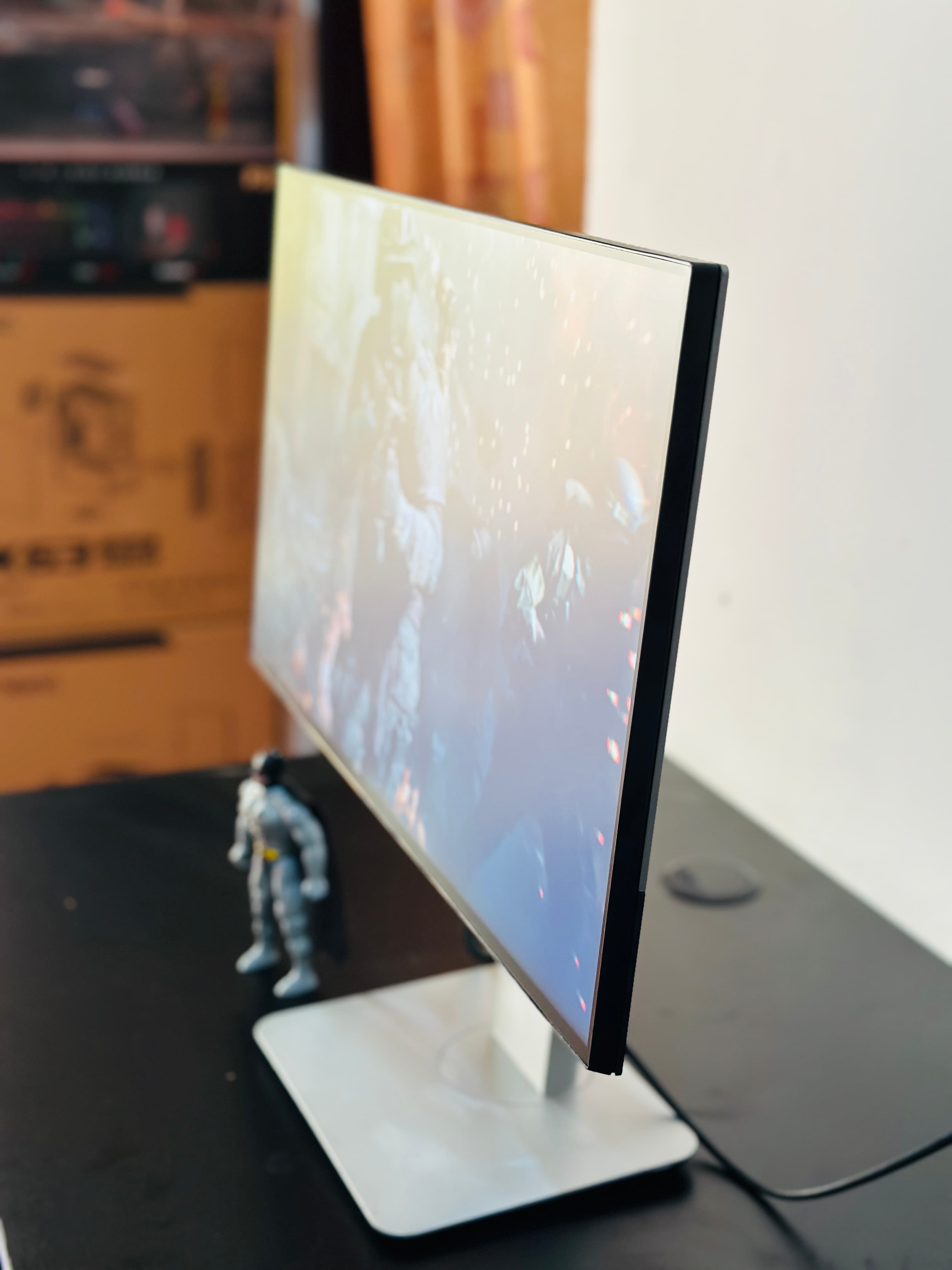 DELL 24' IPS FRAMELESS MONITOR USED thumbnail 2